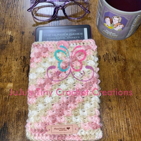 Handmade Crocheted Cover for Kindle Paperwhite E-Reader - Gift for Book Lovers - Picture 2 of 4
